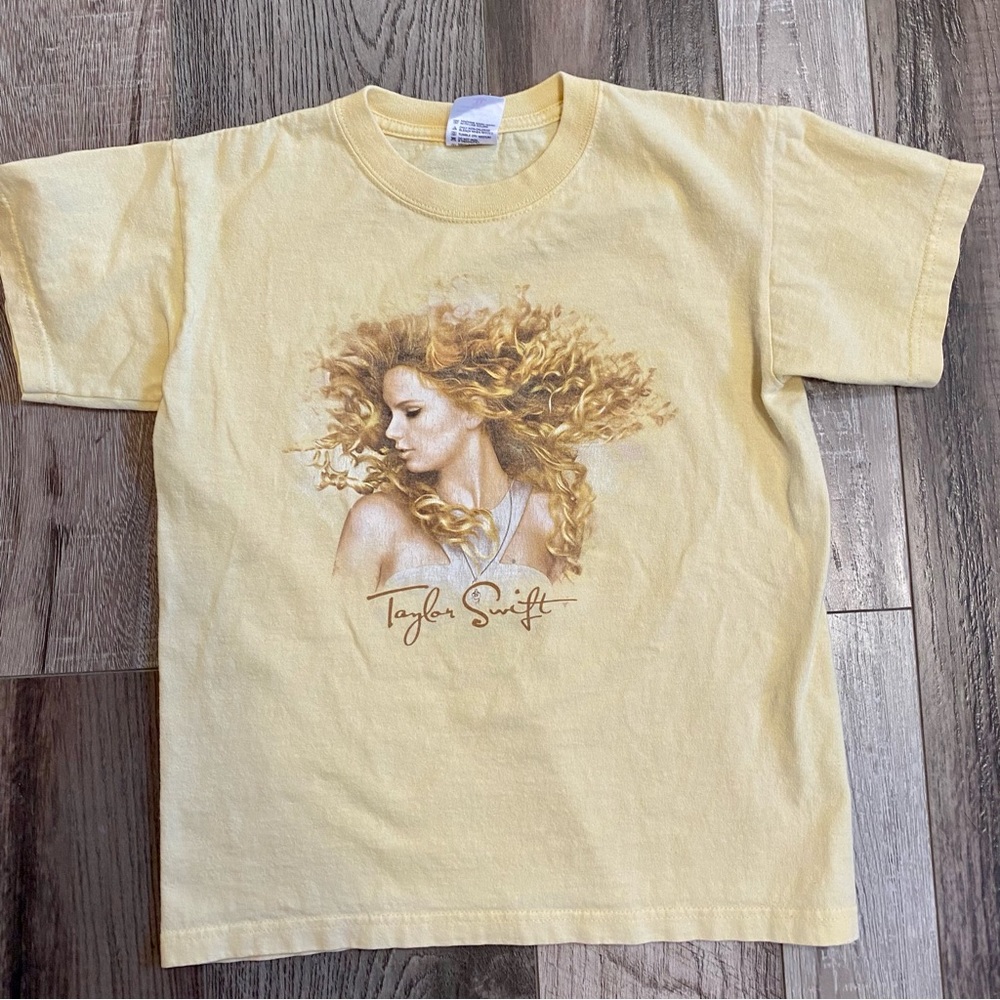 Taylor Swift Fearless tour t-shirt